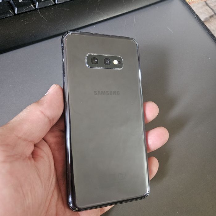 Продам Samsung s10e