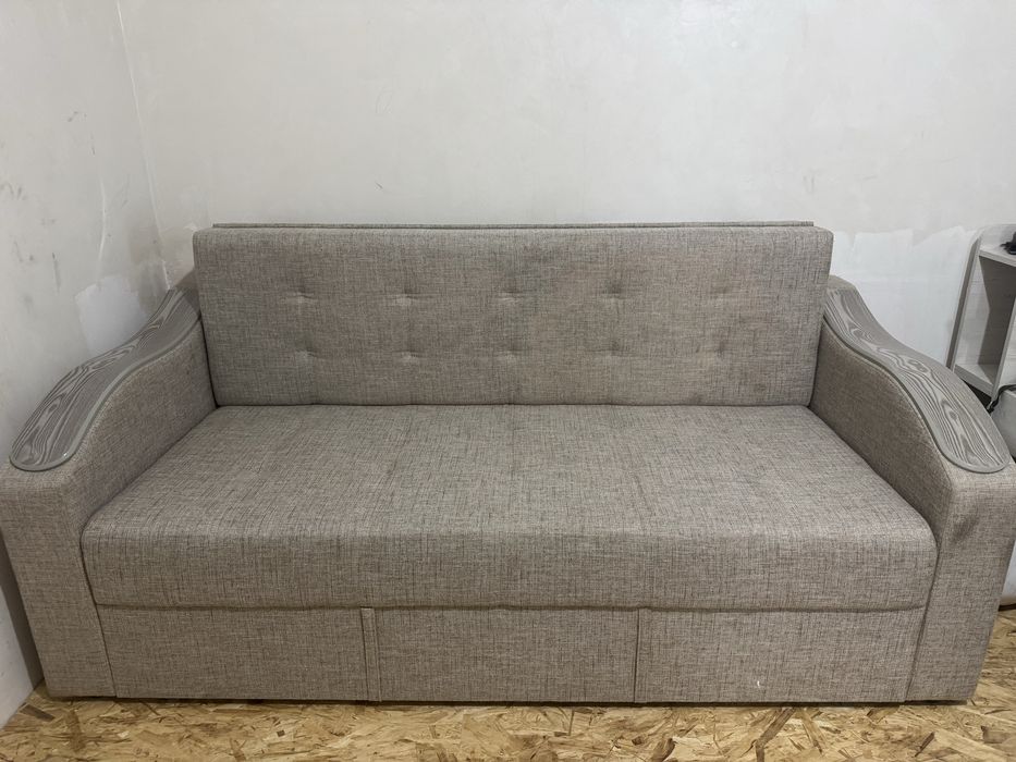 Продам Диван.Длина 2м.