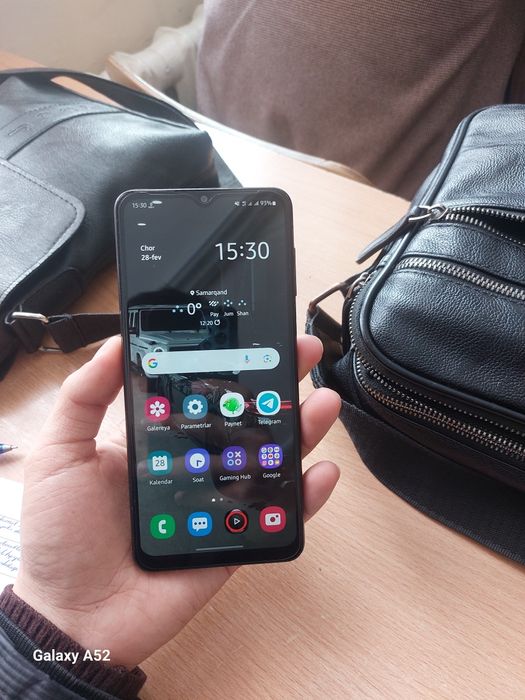 Samsung gallaxy a12 holati yahshi .karobga dakumet bor