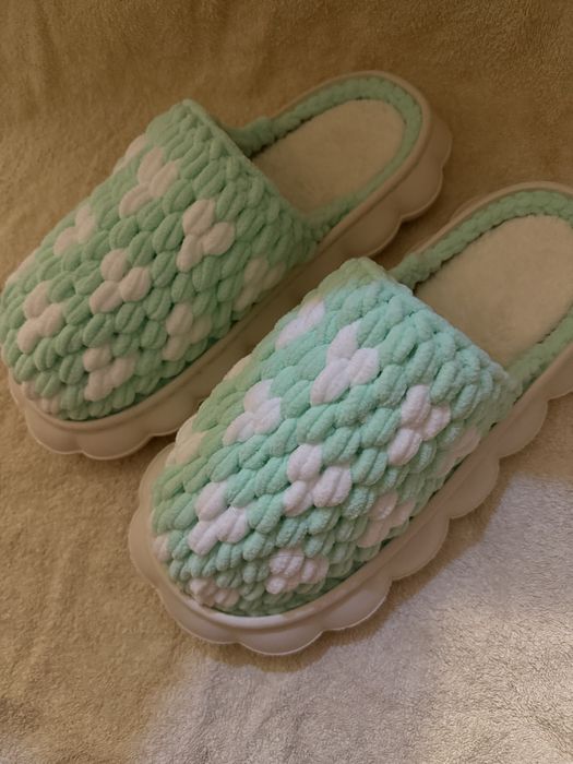 Вязанные тапочки ручной работы