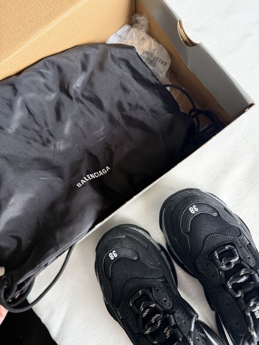 Balenciaga triple s ЧИСТО НОВИ (38)