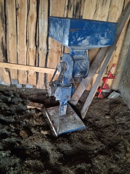 Продам зернодробилку на 380 В