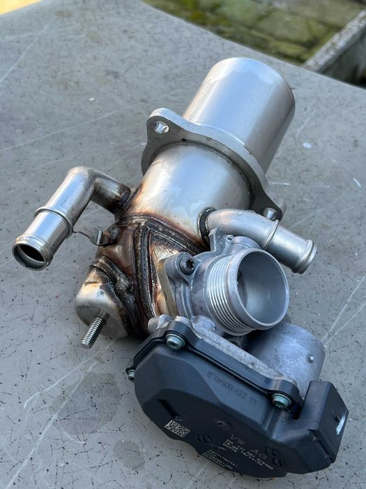 Clapeta EGR + Racitor AUDI A4 B9 Original VW AG 04L.131.512 A 2.0 TDI