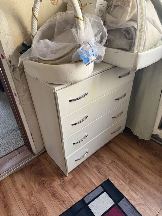 Детская двухярусная кровать, комод, парта