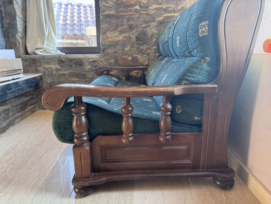 Бароков диван канапе двуместен с фризове , материал орех