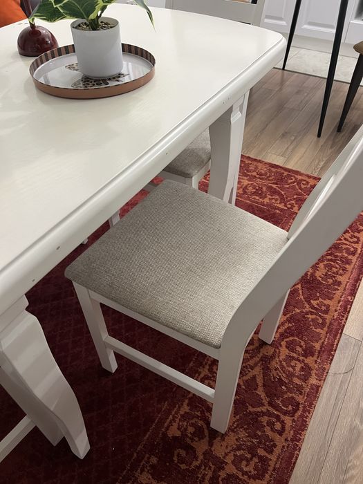 Продам кухонный стол и стулья