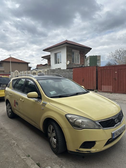 Лек автомобил KIA CEED  Жълта