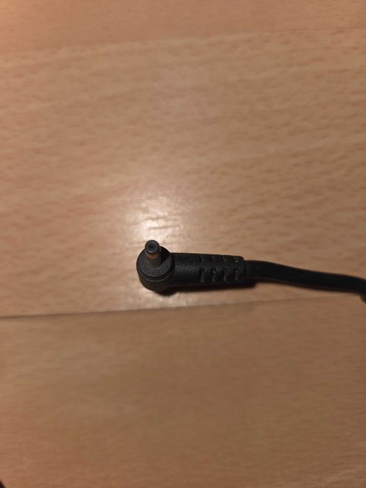 alimentator laptop ENERTRONIX 19 volti - 2,1 Amperi