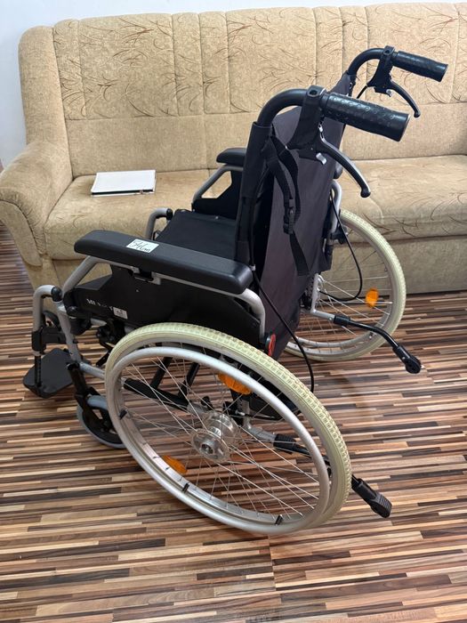 Carut scaun handicap dizabilitati batrani (ca nou)