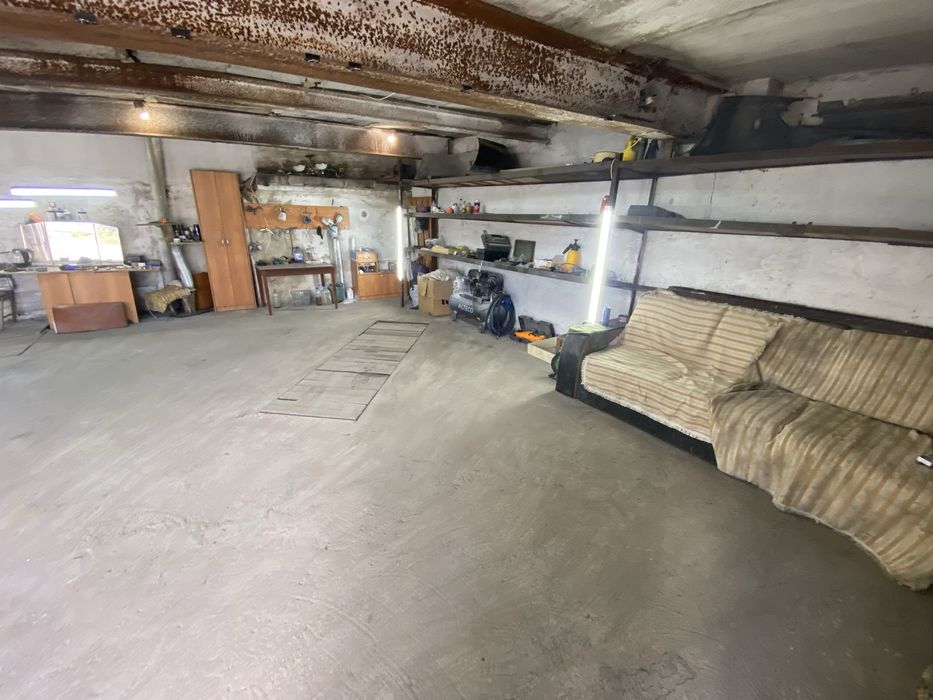 Просторный гараж