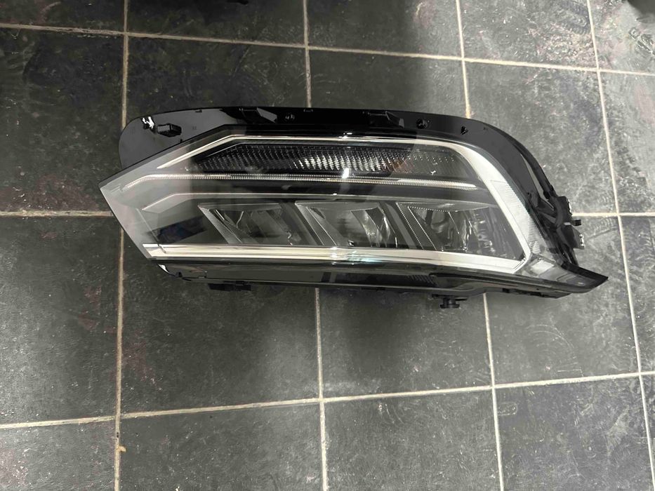 Ляв и десен фар Volkswagen Tiguan 2021-2024