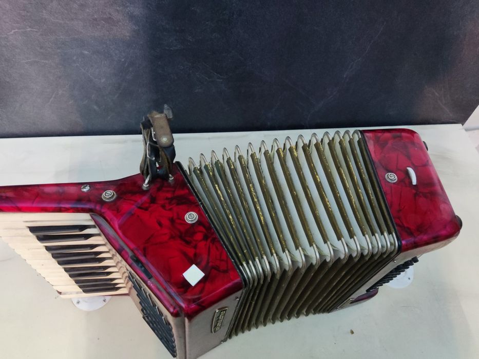 Аккордеон Weltmeister Stella