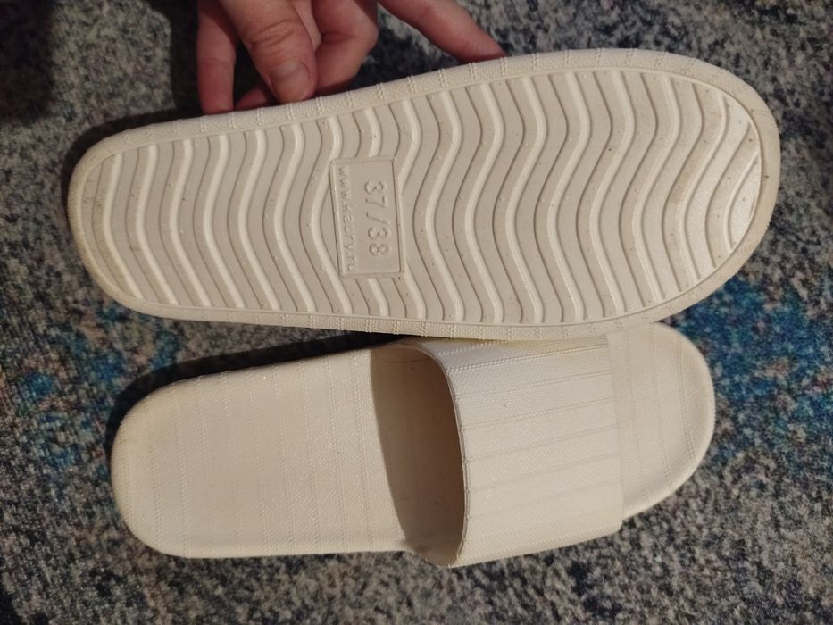 Отдам за 50 тг обувь