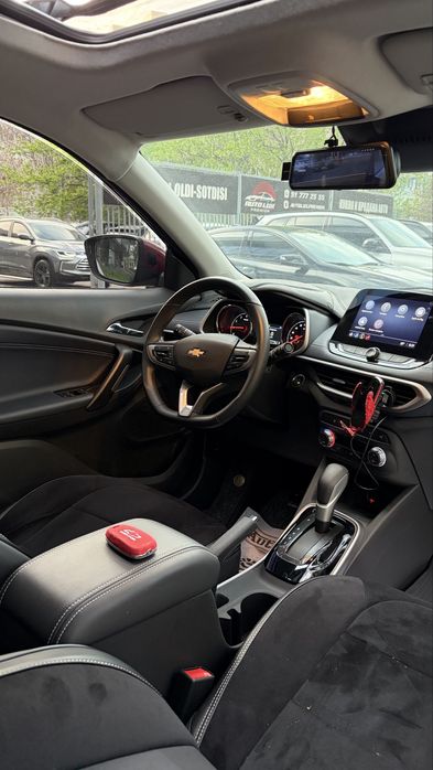 Tracker Premier 2023