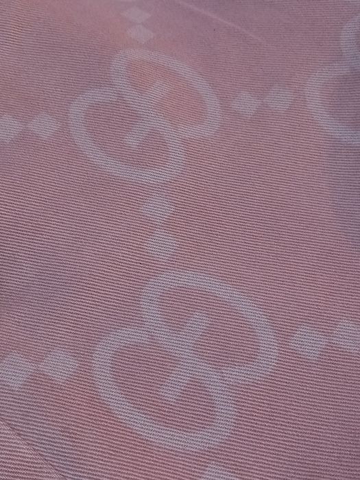 Blugi Gucci, noi cu eticheta