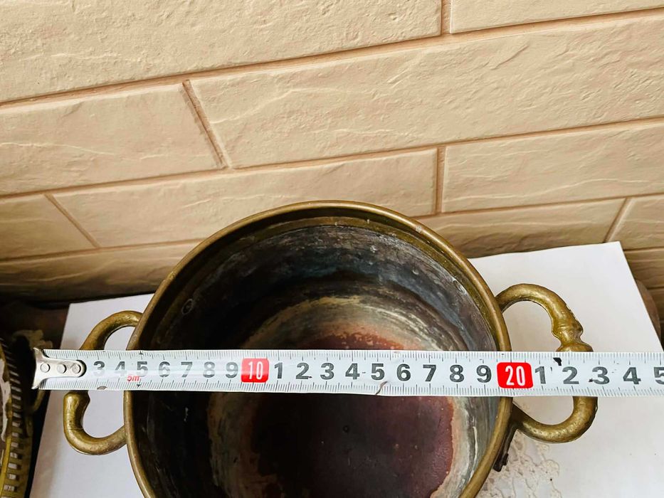 Красива месингова кашпа от Англия, масивна и здрава с 2 дръжки