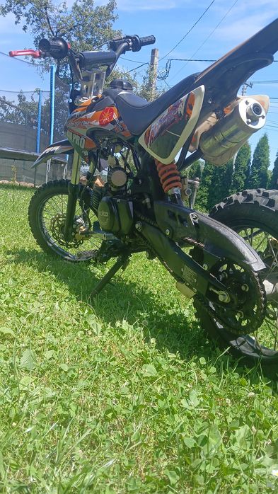 Vând cross kxd pro germany 125cc+echipament(chisme+costum potrivit pana la 13 ani)