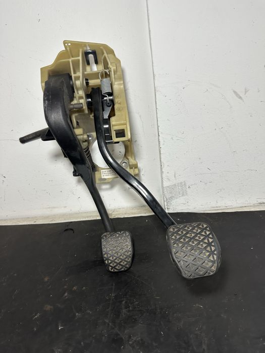 Ax pod pedalier BMW Seria 5 E60 E61 | 4032207 | 520d 530d 535d manual