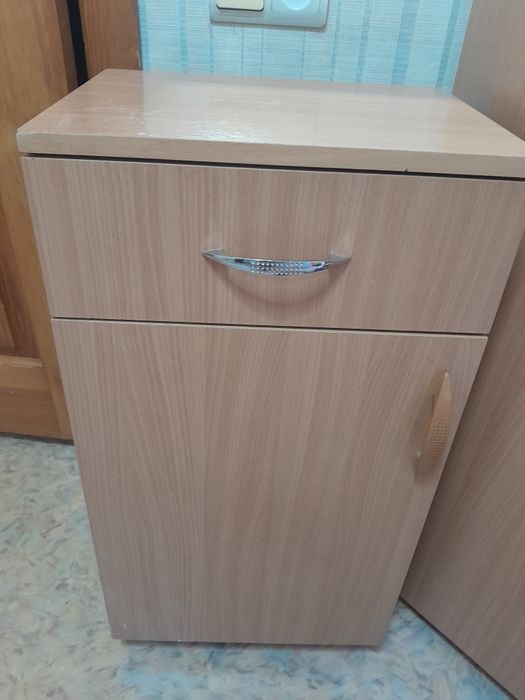 Тумбочки  продам