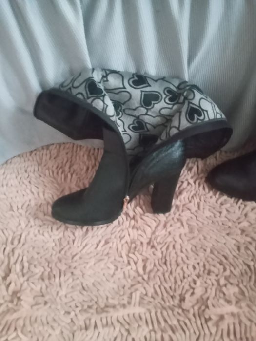 Продам женские сапоги