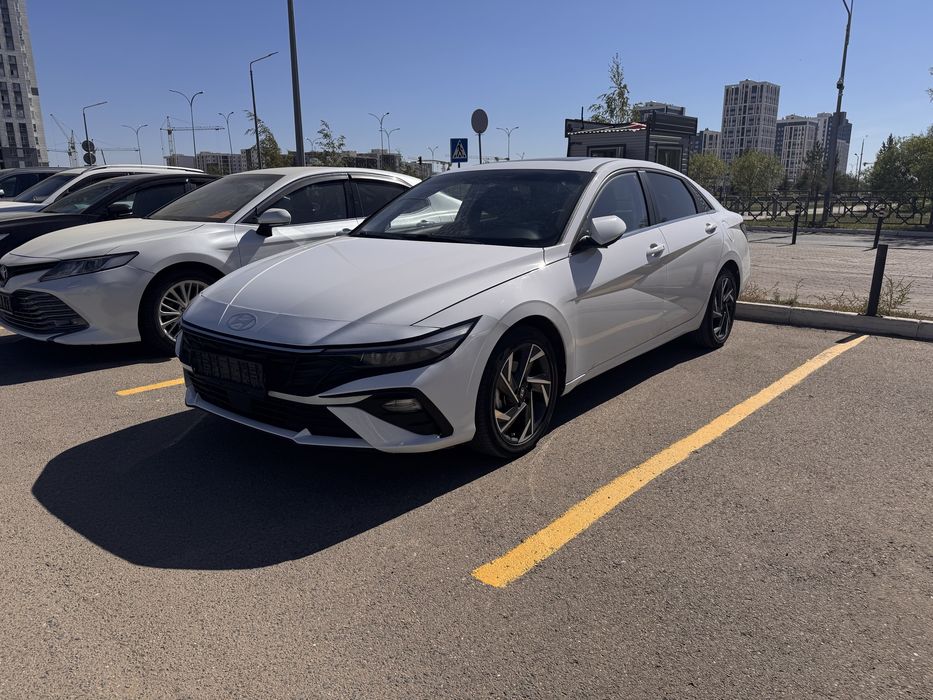 Hyundai Elantra 2024