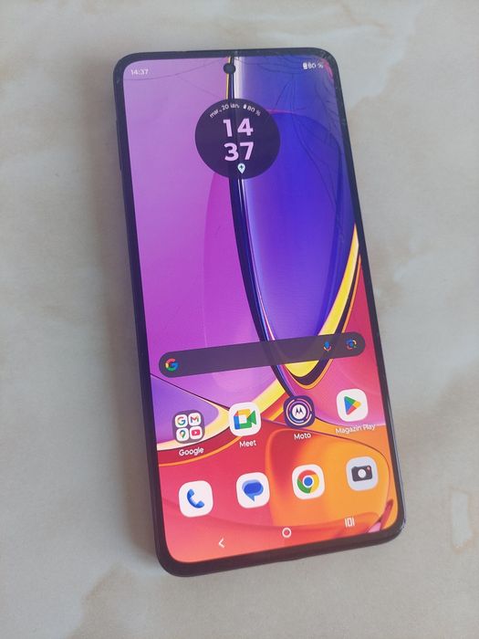 Vând Motorola Moto G84 5G fisurat dar perfect funcțional //poze reale