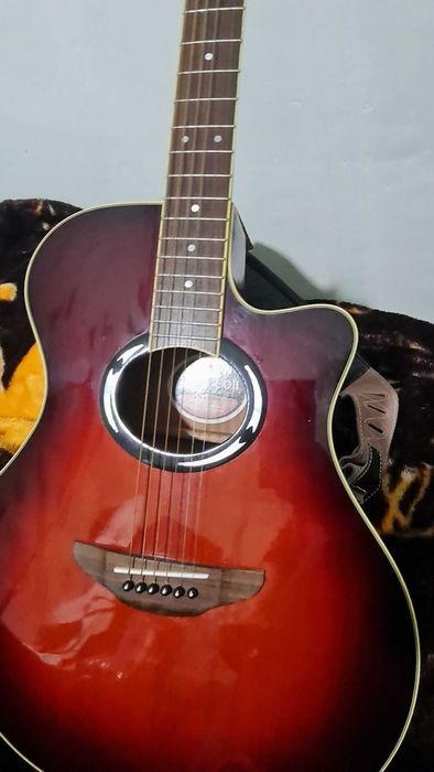 Yamaha гитара. Продаю. Начальная цена 3 млн. Договоримся