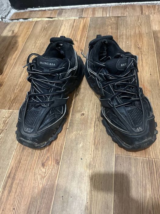Balenciaga track 1