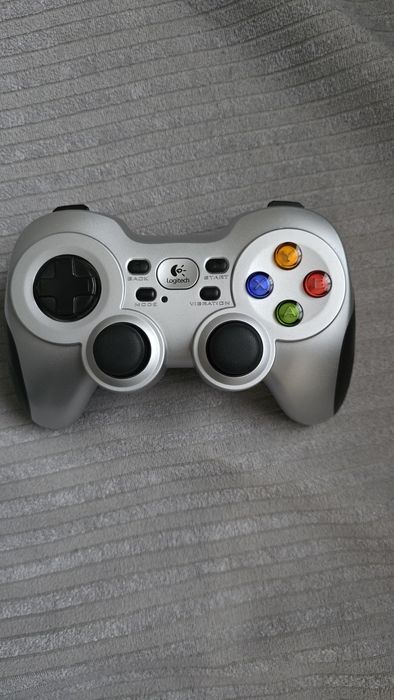 Продавам pc джойстик