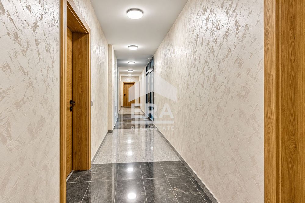 Продава се Тристаен апартамент в София, Оборище - 144 кв.м за 2771 €/кв.м - Снимка #2