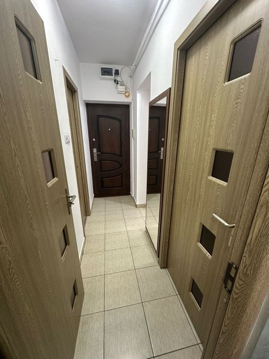 Închiriez garsonieră!