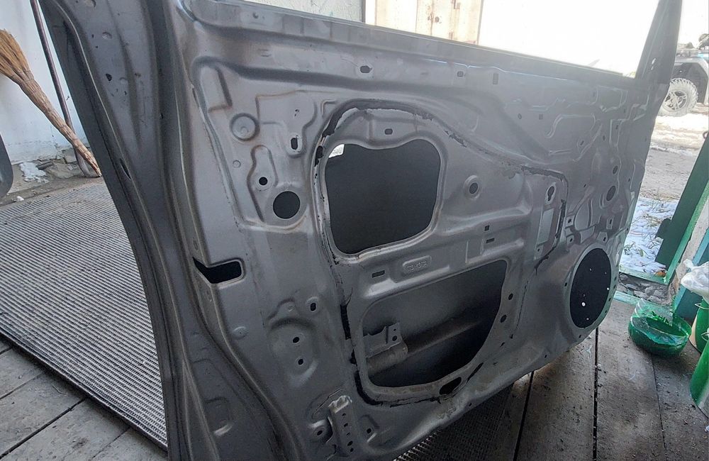 Продам двери левая сторона Прадо 150