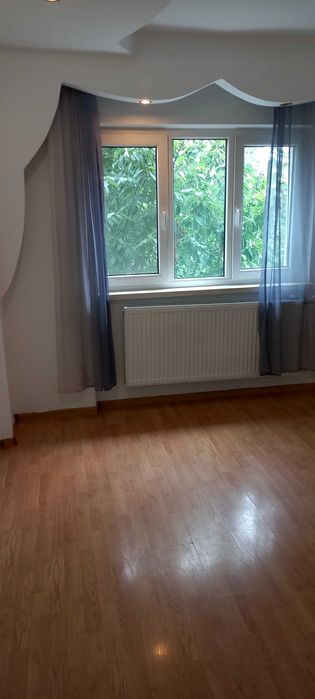 Inchiriez apartament