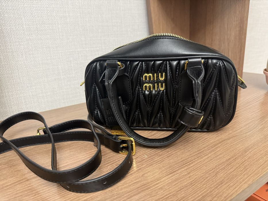 Черная сумка Miu Miu