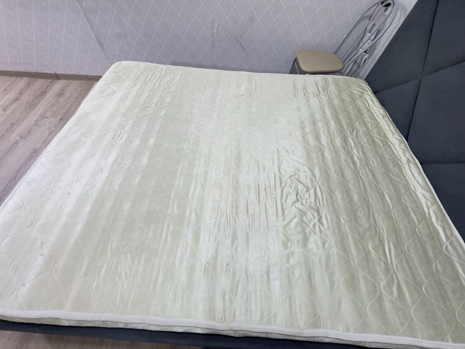 Продам матрас 160*200 чистый