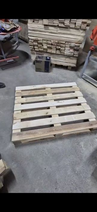 Поддоны паллеты.