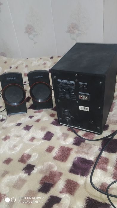 Самвуфер микролаб играет хорошо басс норм