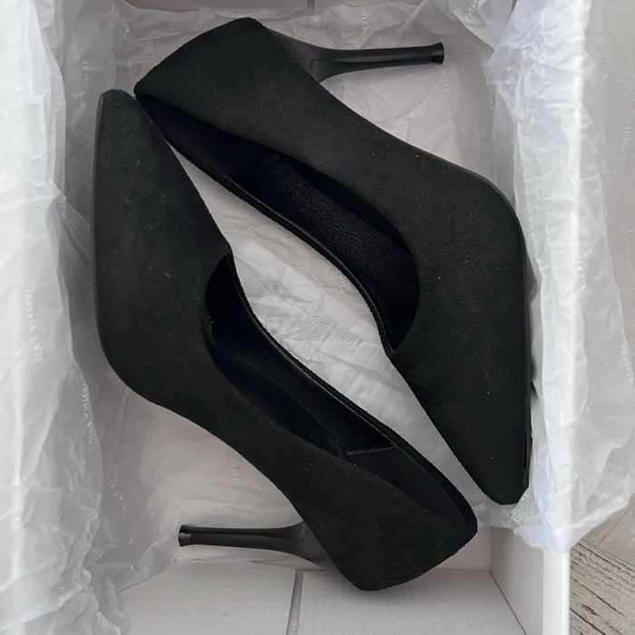 Дамски елегантни черни обувки на ток 35 номер