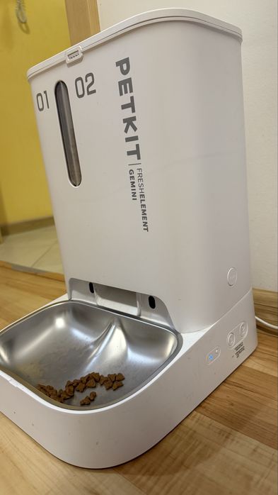 Автоматична хранилка Petkit за домашни любимци