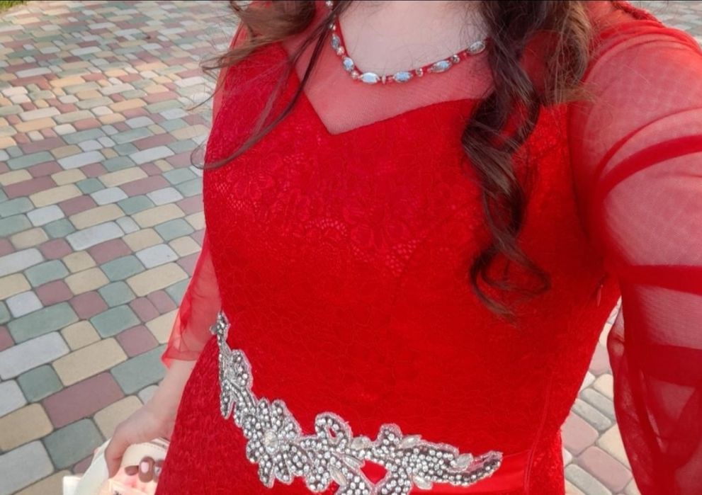 Продам платья вечерние