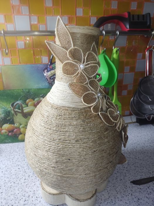 Ваза из джутовой нити