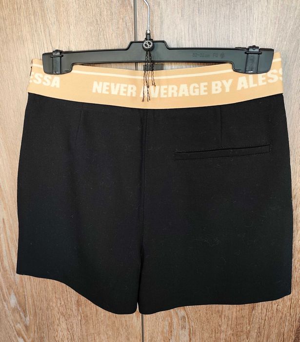 Alessa къси панталонки с вграден колан