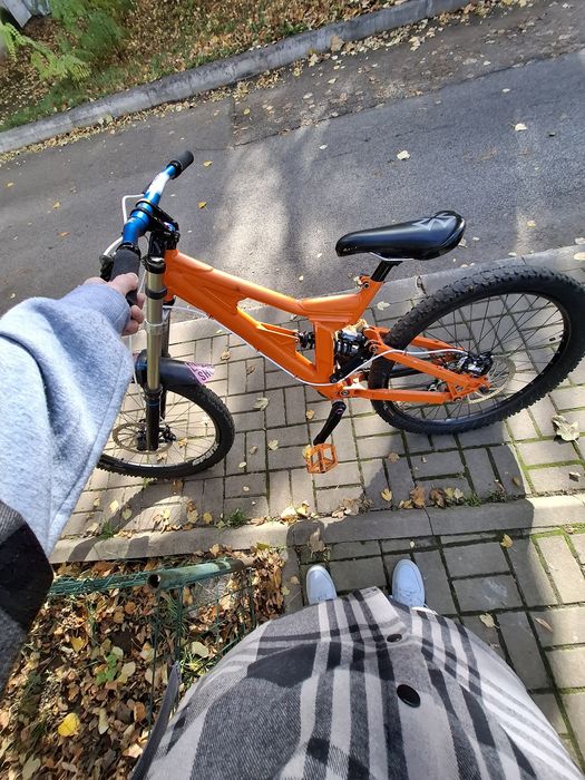 Bicicletă Downhill