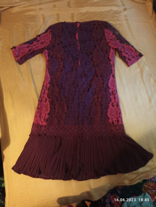 Отдам за бутылку масла.Женское платье , джемпер46размер