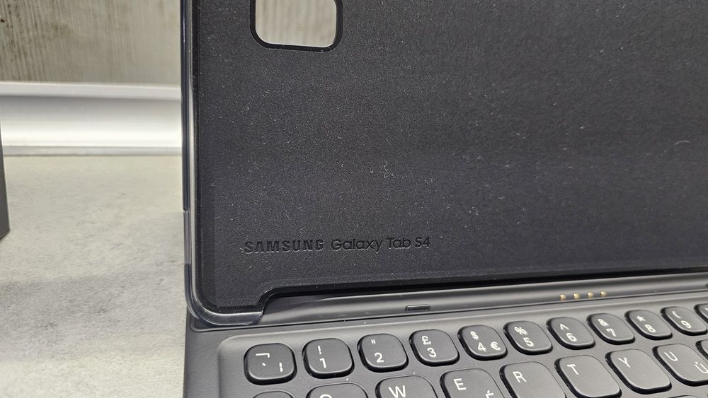 Samsung Galaxy Tab S4 + оригинална клавиатура + кутия