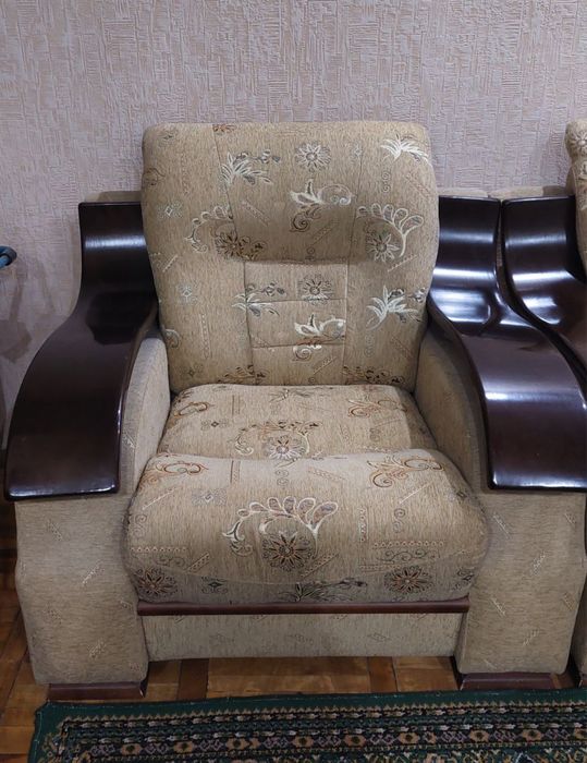 Продается 2 кресла б/у