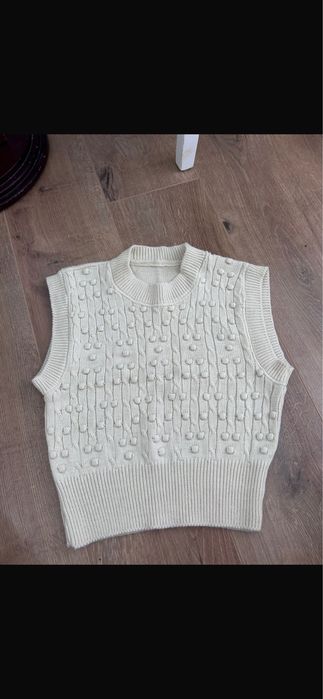 Пуловер в отлично състояние