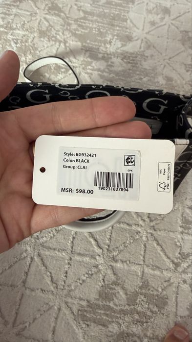 Новая сумка Guess с этикеткой