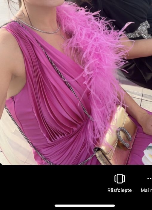 Rochie roz din matase cu pene