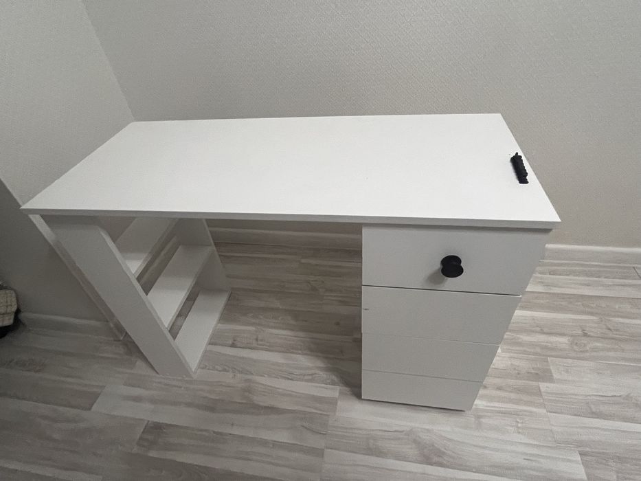 стол рабочий белый